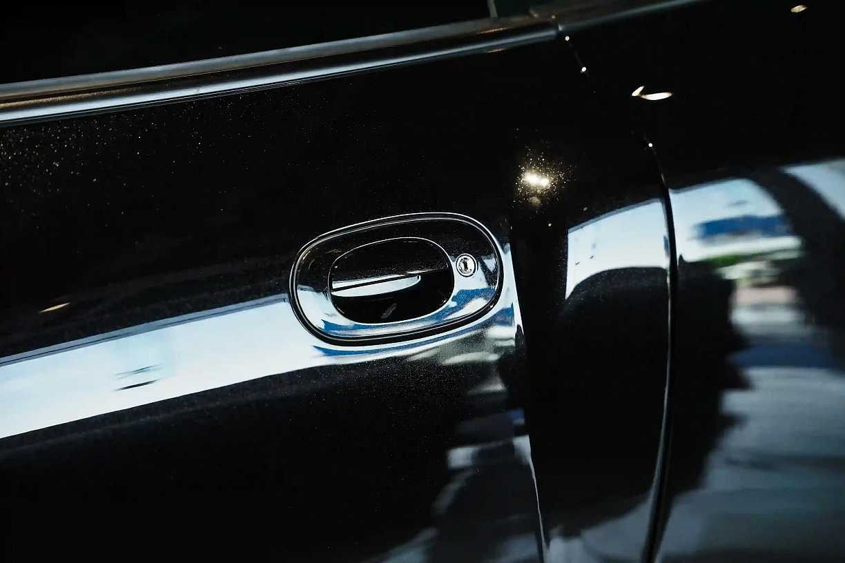 2006 Aston Martin Vanquish S V12 1 of  100 Official Manual Transmission