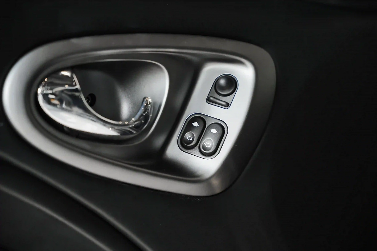 2006 Aston Martin Vanquish S V12 1 of  100 Official Manual Transmission