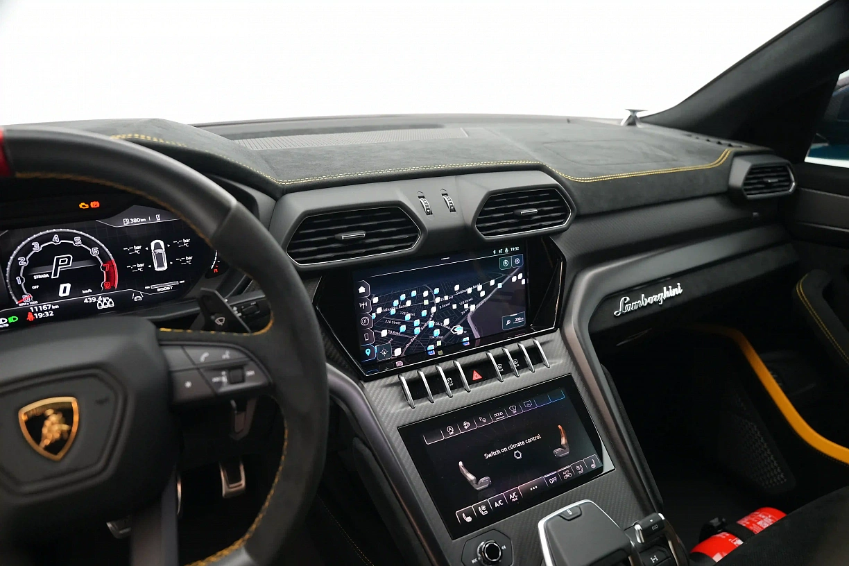 Lamborghini Urus Perfomante 2024 GCC Spec under warranty from Lamborghini.