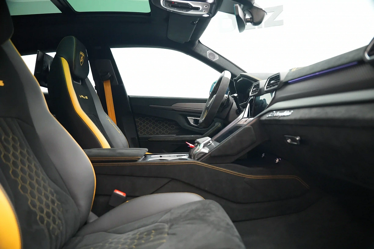 Lamborghini Urus Perfomante 2024 GCC Spec under warranty from Lamborghini.