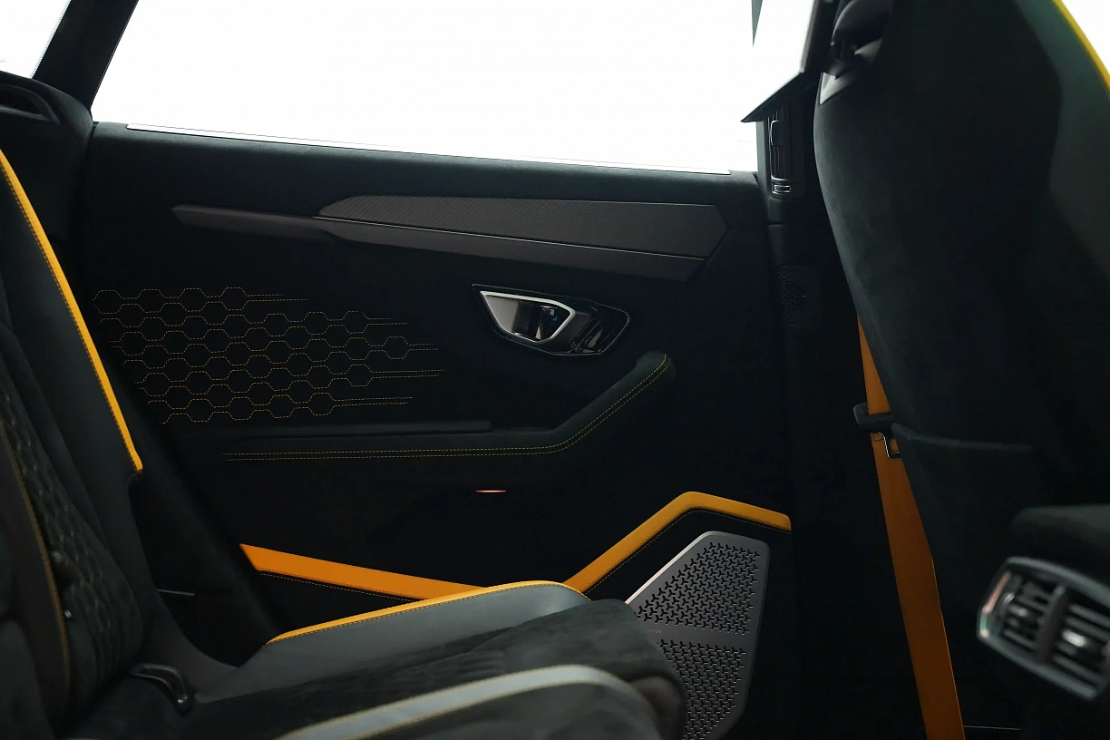 Lamborghini Urus Perfomante 2024 GCC Spec under warranty from Lamborghini.