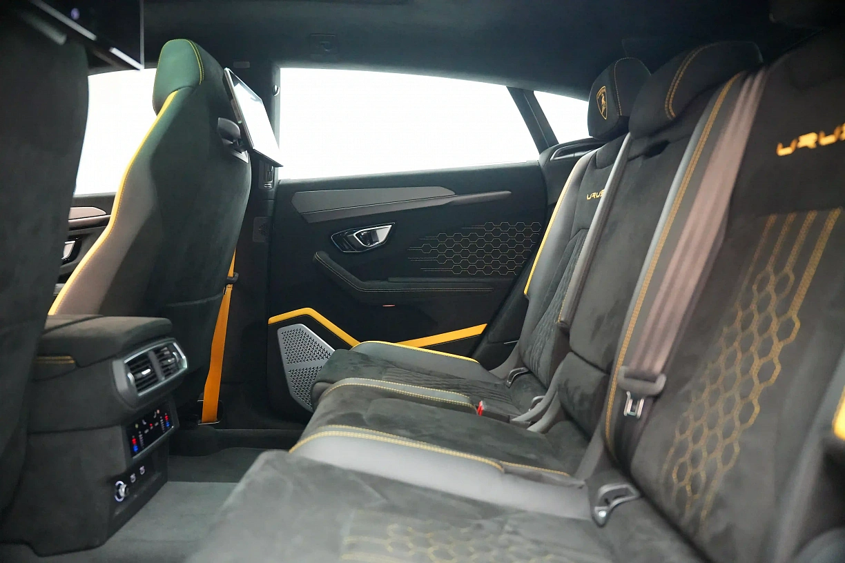 Lamborghini Urus Perfomante 2024 GCC Spec under warranty from Lamborghini.