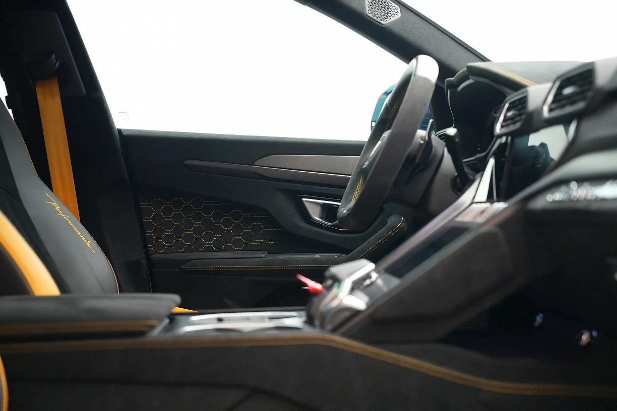 Lamborghini Urus Perfomante 2024 GCC Spec under warranty from Lamborghini.