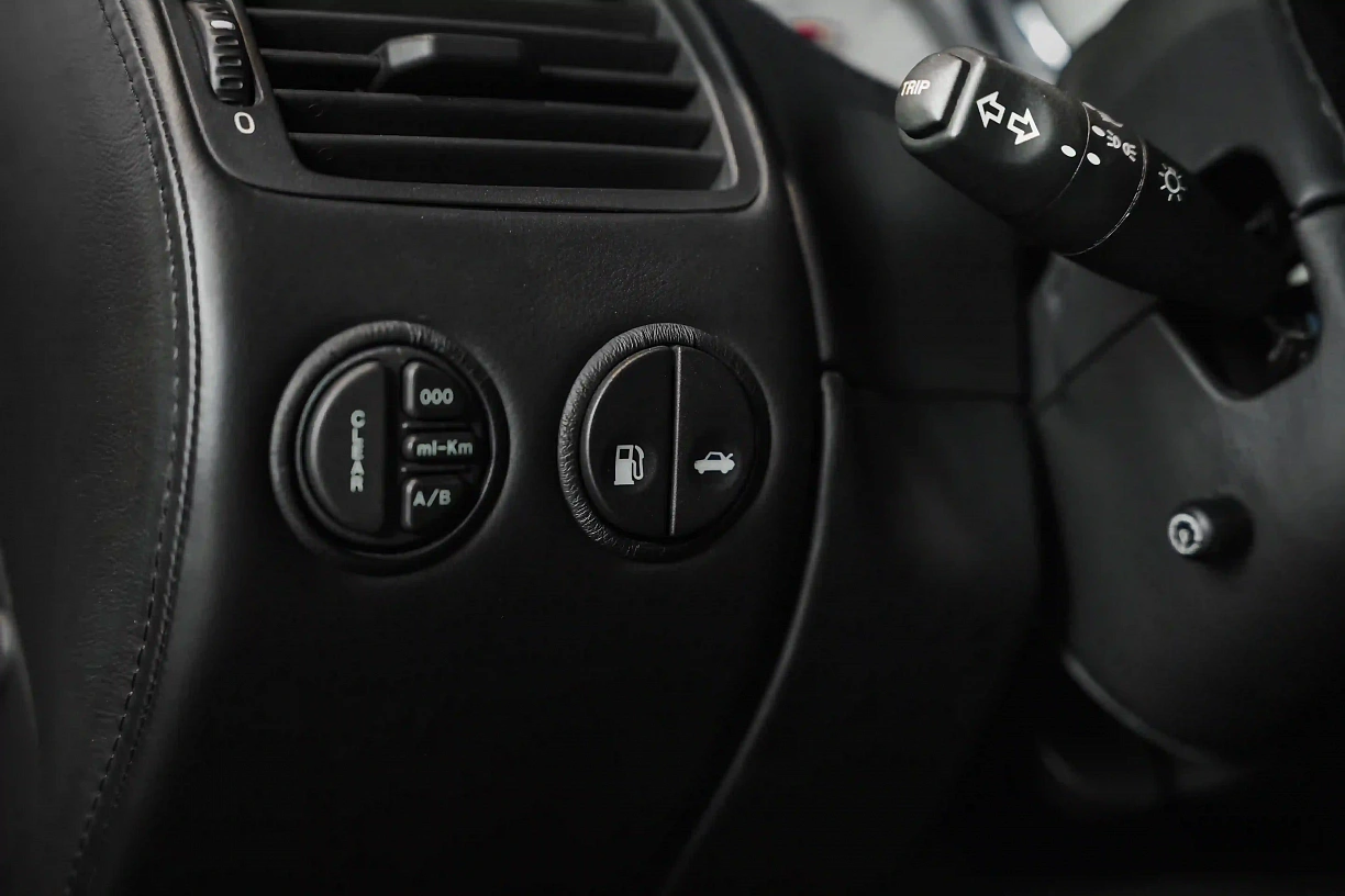 2006 Aston Martin Vanquish S V12 1 of  100 Official Manual Transmission