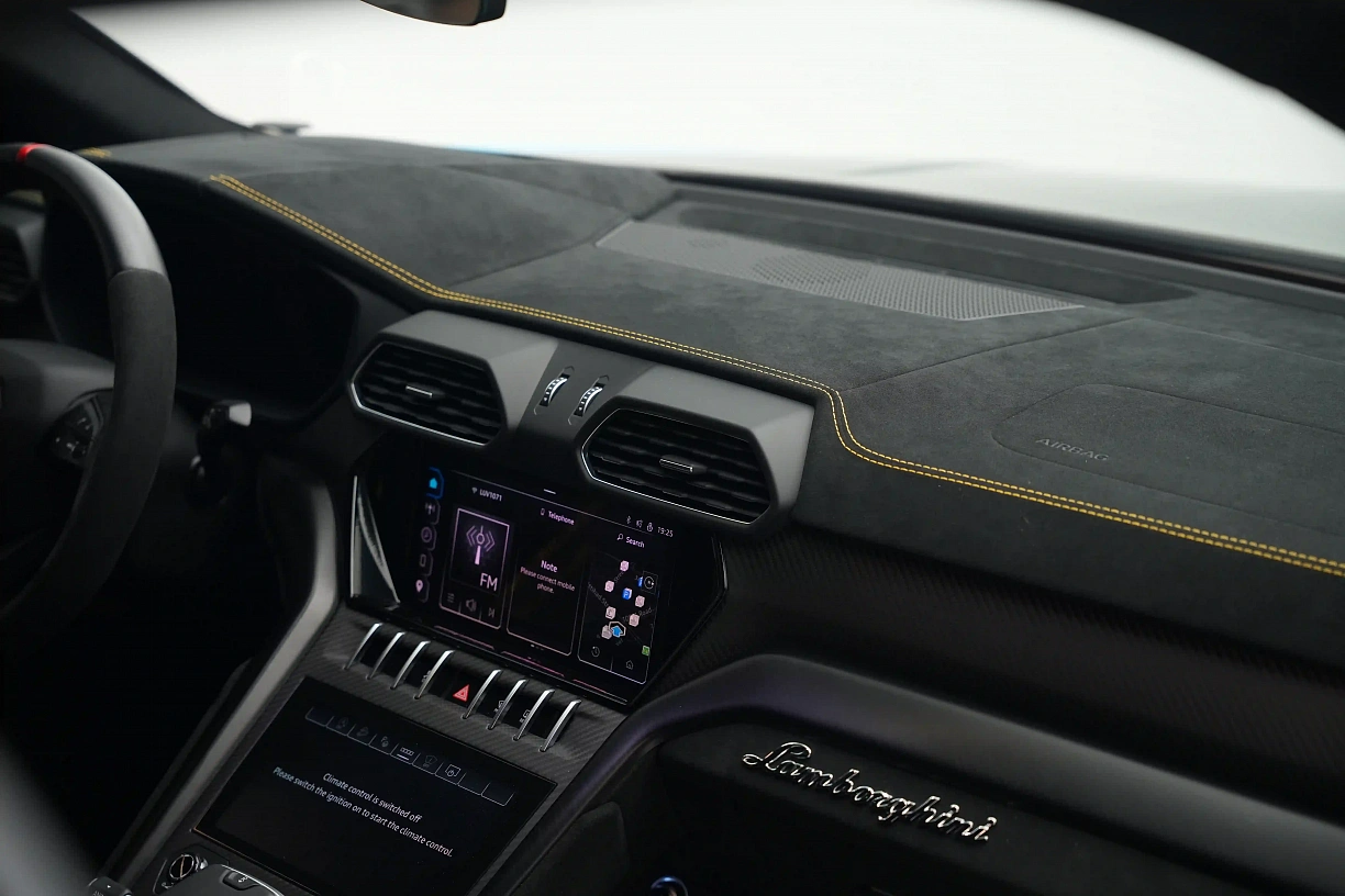 Lamborghini Urus Perfomante 2024 GCC Spec under warranty from Lamborghini.